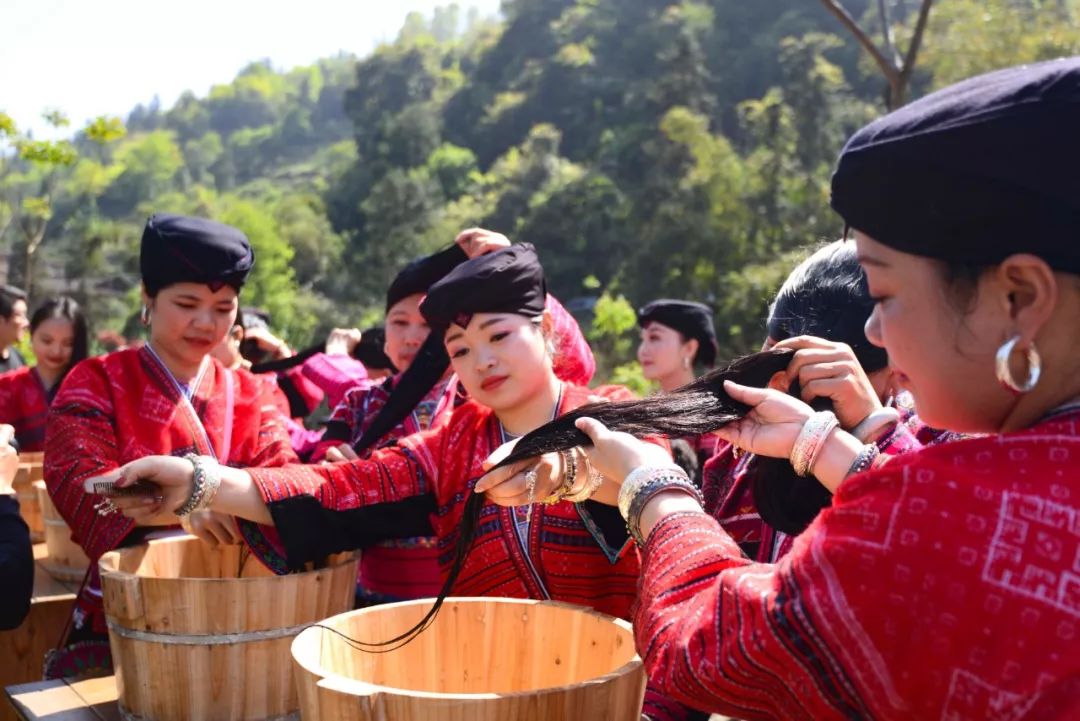 幸福村寨黄洛瑶寨三怪变三宝