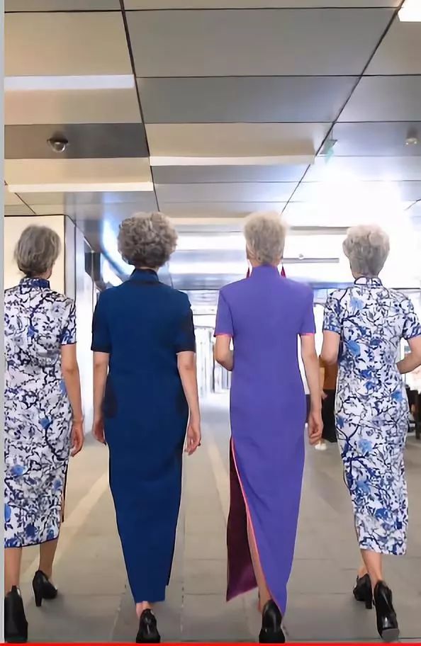 身穿旗袍走红巴黎60岁的奶奶们告诉我们什么是优雅