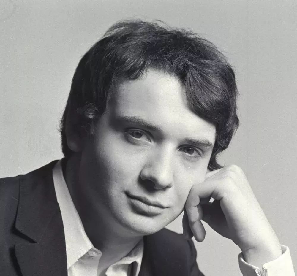 michel sardou(米歇尔·萨尔杜)是在法国家喻户晓的乐坛长青树,从60