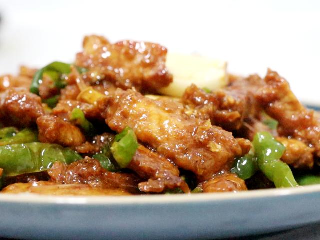 一块里脊肉,几个青椒,这样炒出来更美味,好吃没够