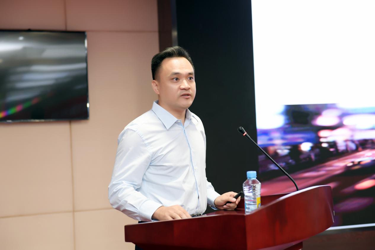 德易coo王国光重点介绍了线上 线下二手车运营产品