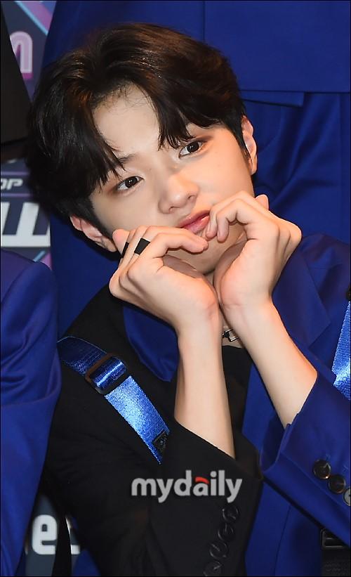 mdphoto韩国男团x1参加mcountdown节目彩排