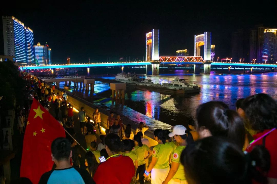 平阳县2019全国科普日科普健走万人行昨晚健走在鳌江