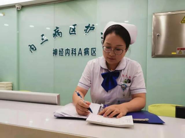 代晓红参加工作的第一年就一直在神经内科工作,神经内科卧床病人多