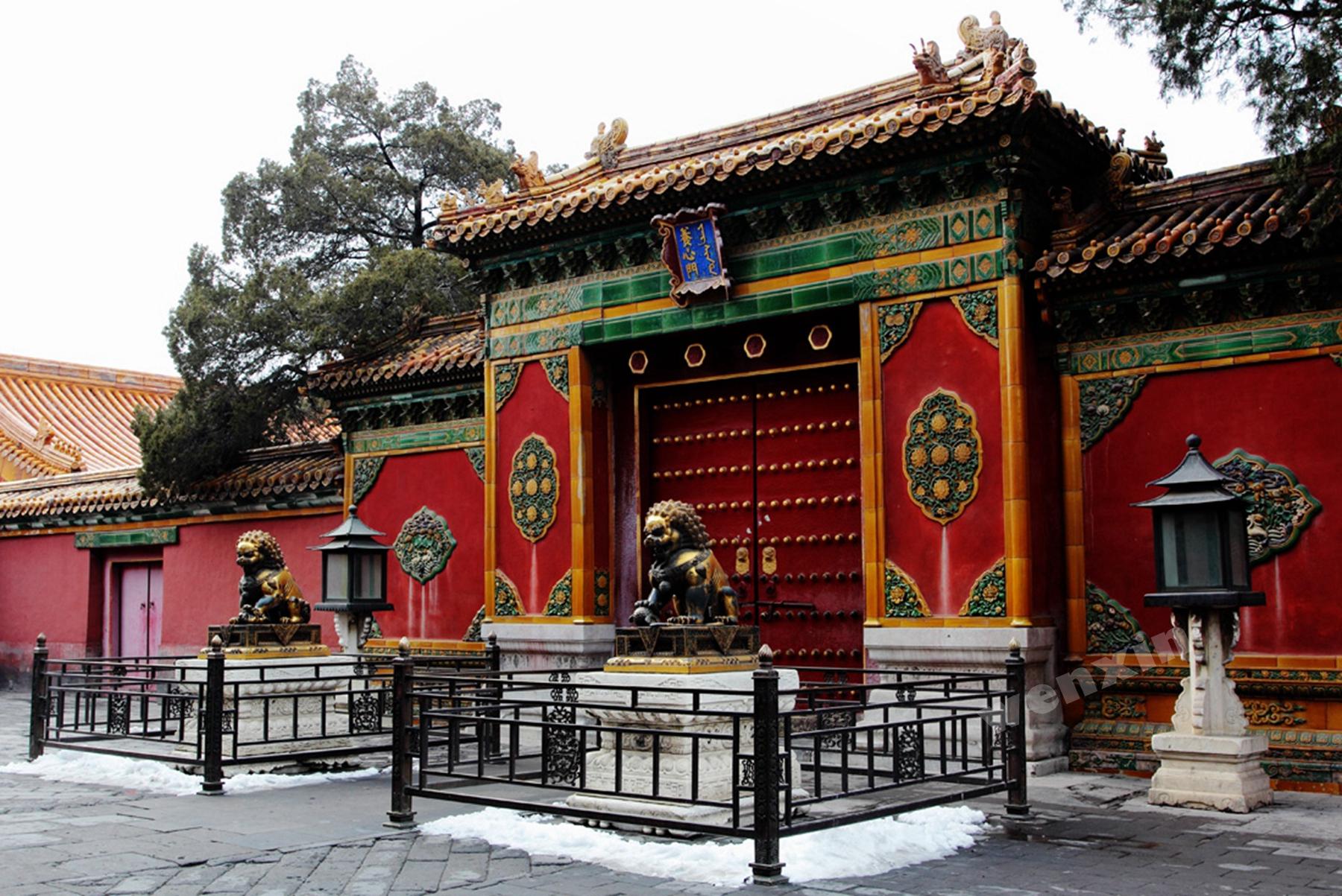 而嘉庆呢,他生前对自己的身体状况可是有信心得很,所以就没把准备后事