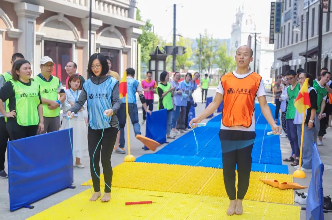 鼻子-笋尖跨栏"分别进行这关游戏需要队长选出四名队员疯狂指压板1