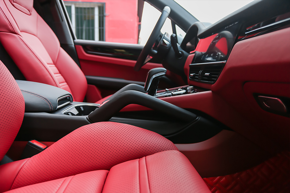 保时捷2018macan红黑真皮内饰