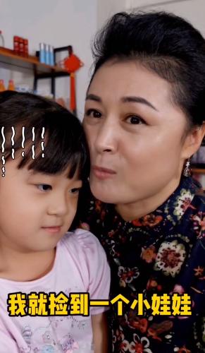 原创谢大脚太机智孩子要她买九千多元的游戏机她立刻说不是亲生的