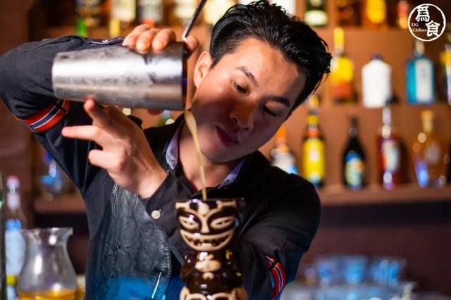 薄荷叶点缀 吸引力十足法国索美特干红葡萄酒来吃西餐一定要配上高级