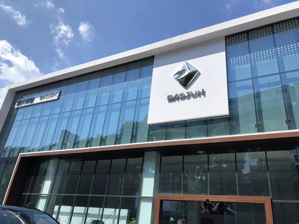 探店宝骏rc-6:离地间隙191mm的轿跑车,吸引的多是中年人