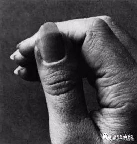 指甲大约是这个长度:大家看到了,右手i,m,a的指甲和古典吉他的指甲
