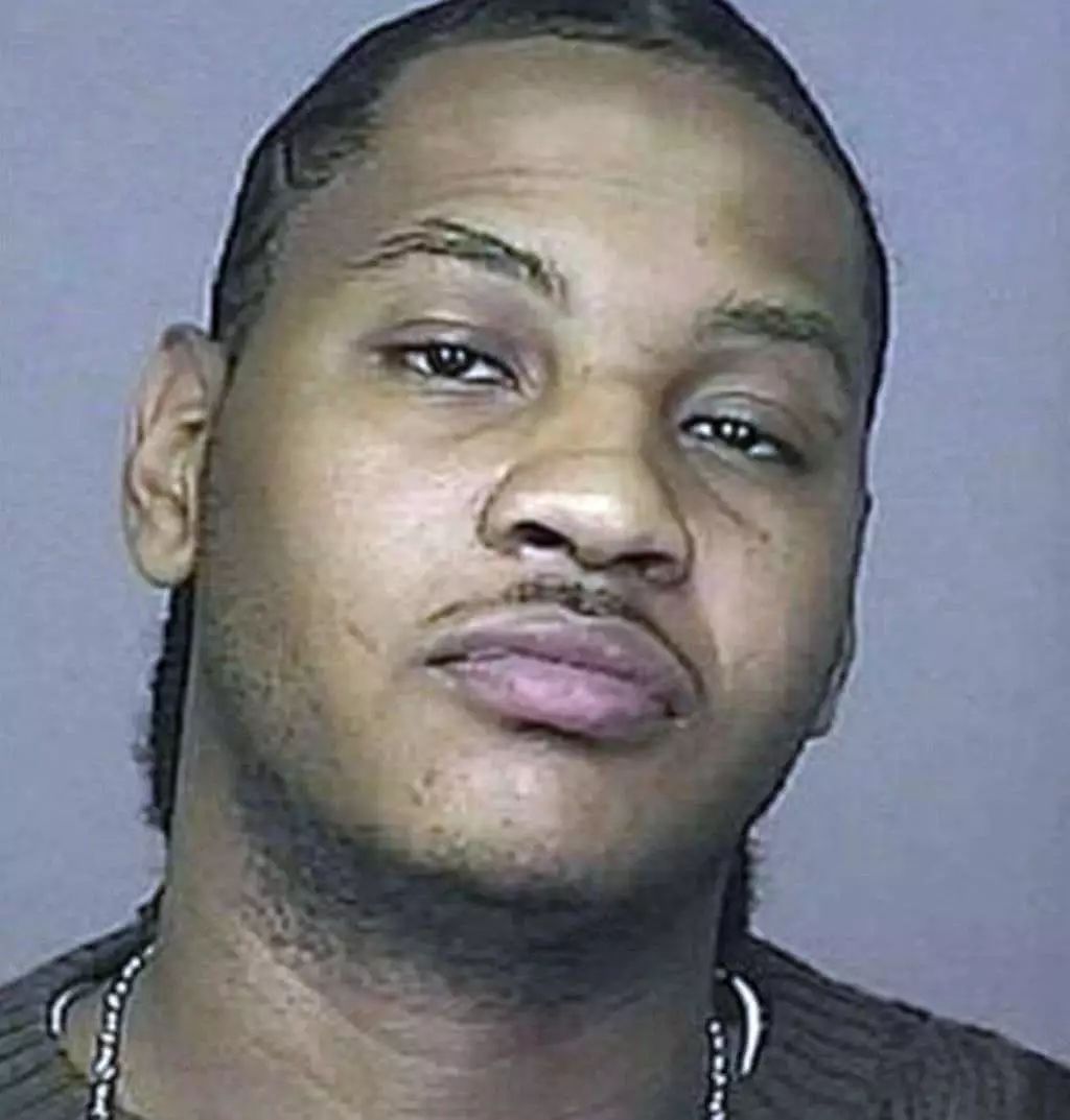 背景让他总是看起来底气很足,不管什么场合他总是一副风轻云淡的表情