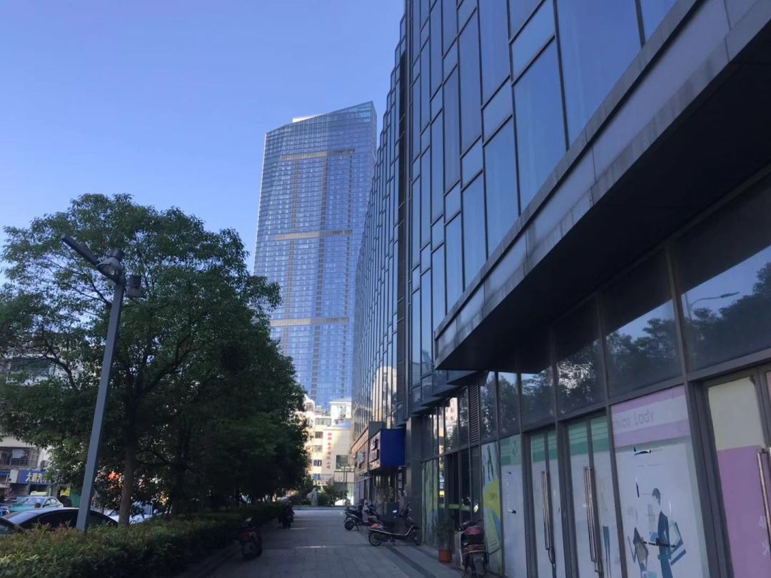 耗时近1年狂砸221亿镇江市中心最大烂尾项目再陷僵局实地探访后内心凉