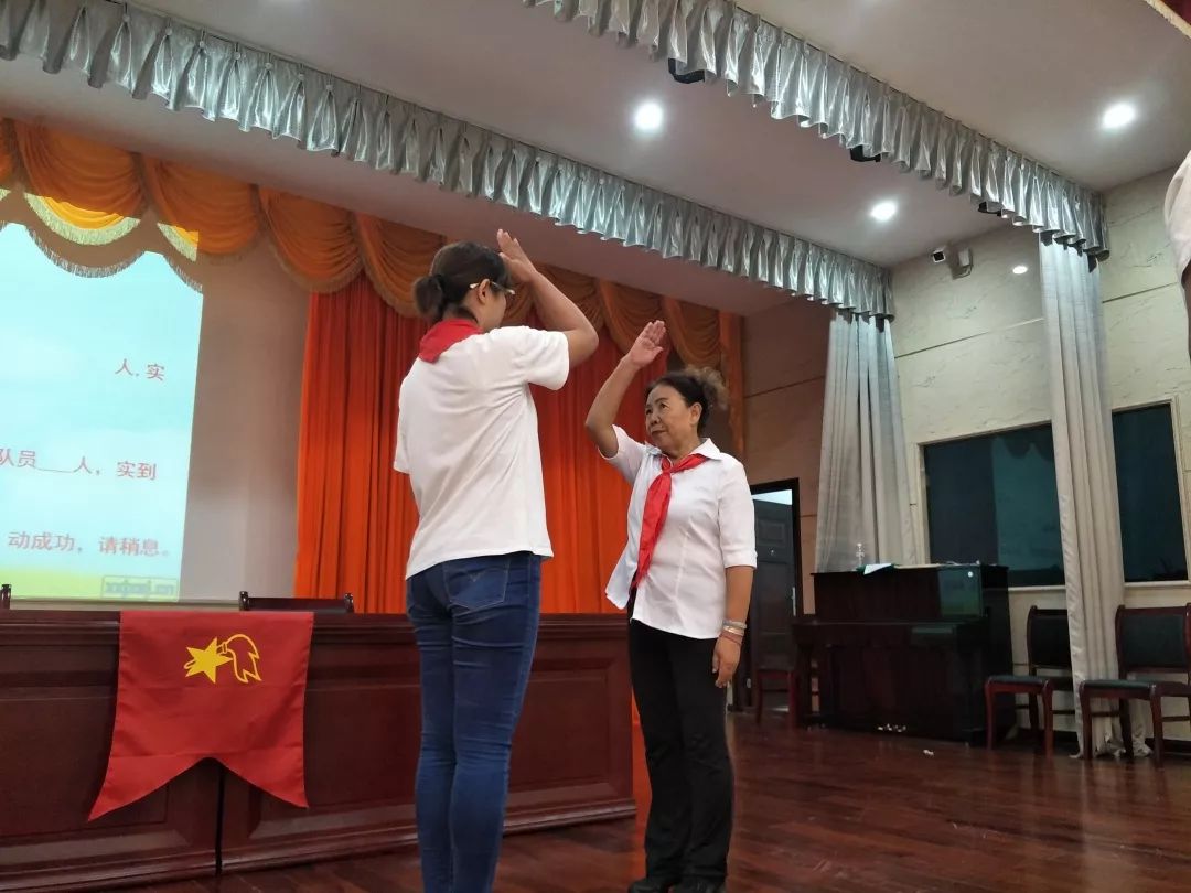 团团带你一睹屏边县少先队辅导员的风采