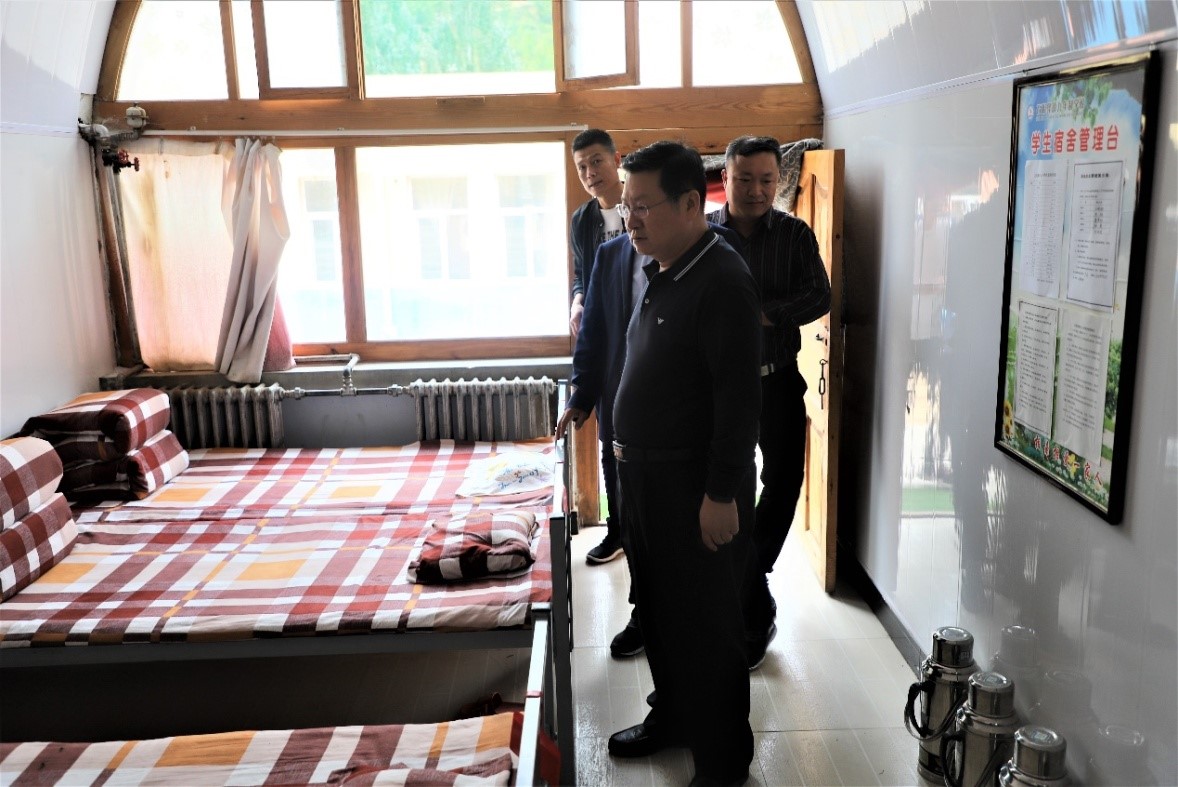 榆林市教育局局长沈效功调研指导清涧县教育工作