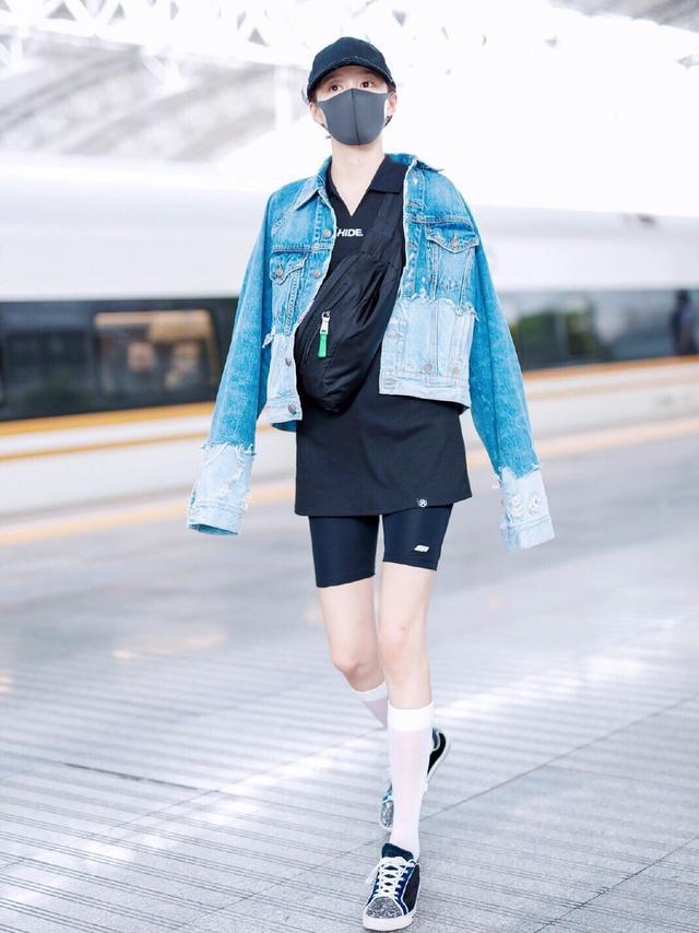 关晓彤蔡徐坤同场看秀这衣品太浪费颜值了跟宣美同框也没赢