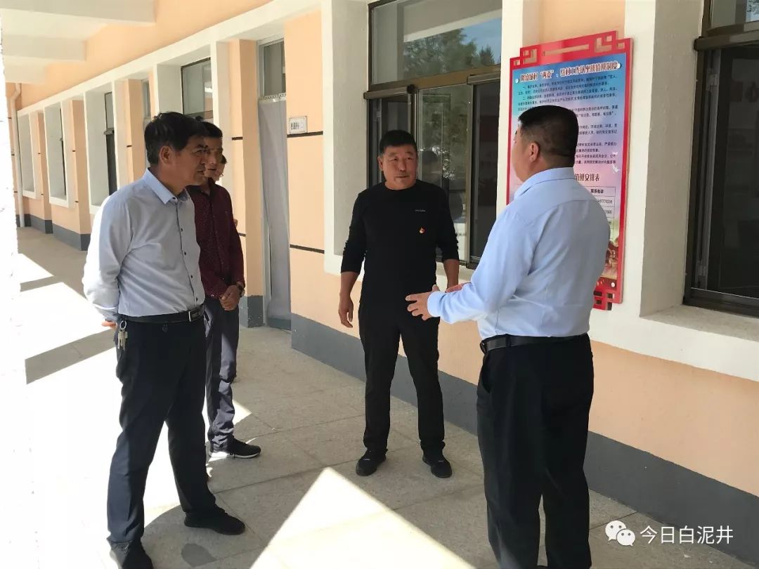 关注旗人大常委会领导到白泥井镇视察工作