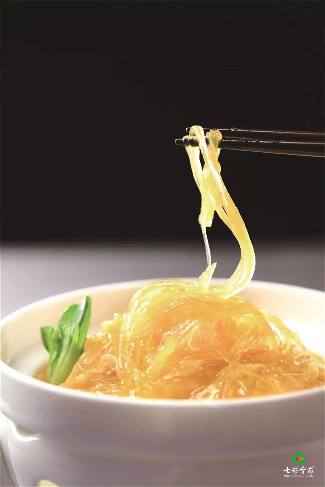 汤鱼翅如果你注重美食视觉和味觉的双重享受松露鲍汁鱼翅美食中低调的
