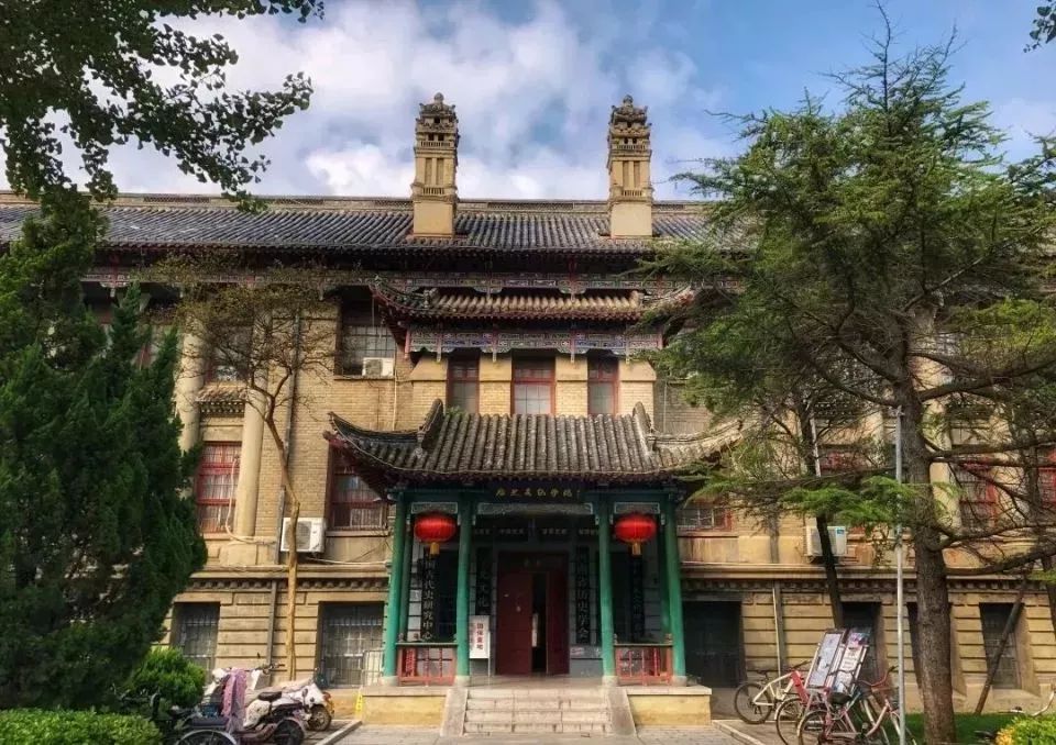 河南大学历史文化学院,创建于1923年,是我校设立最早的院系之一.