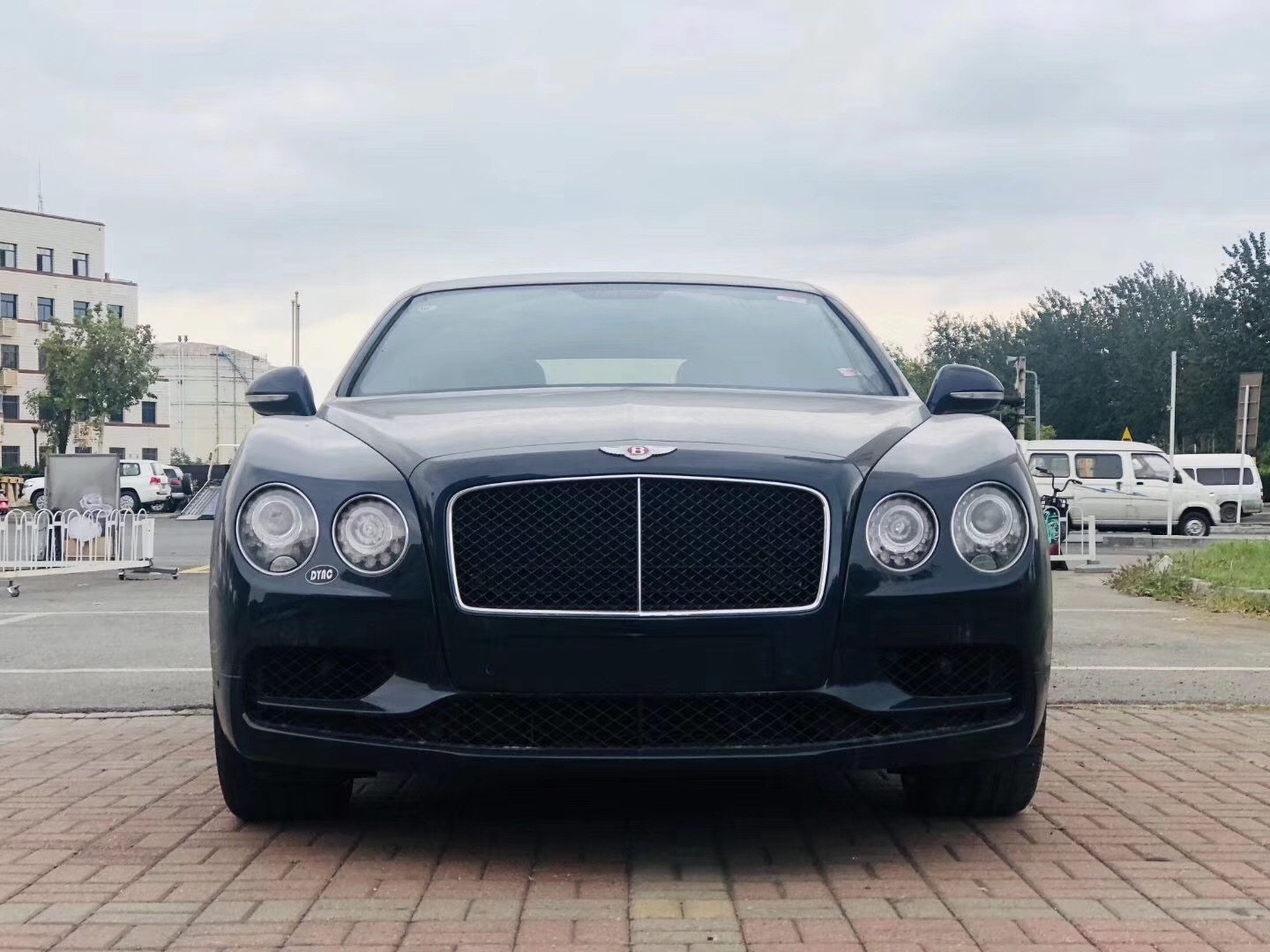 18款帝王蓝宾利飞驰v8s五座