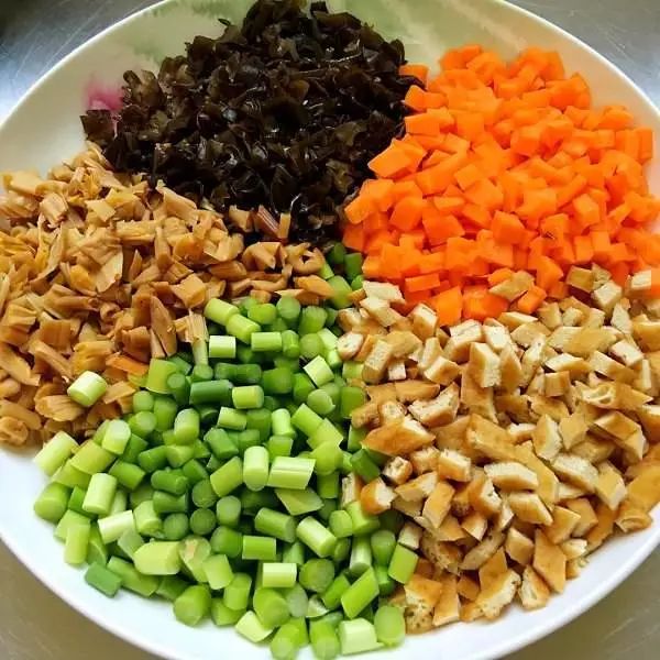 美食地理中国配色讲究的臊子面