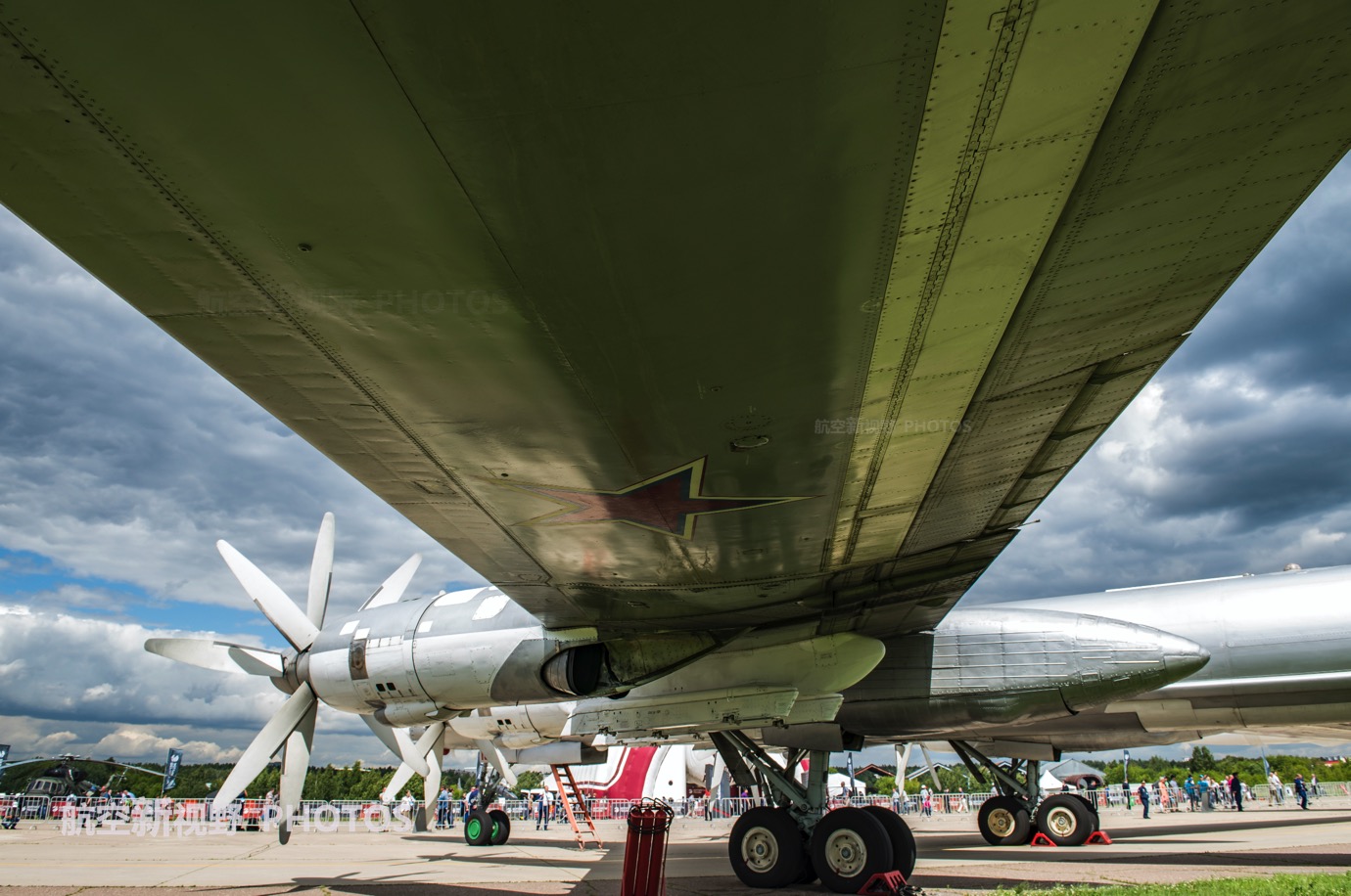 最大载弹量15吨以上.