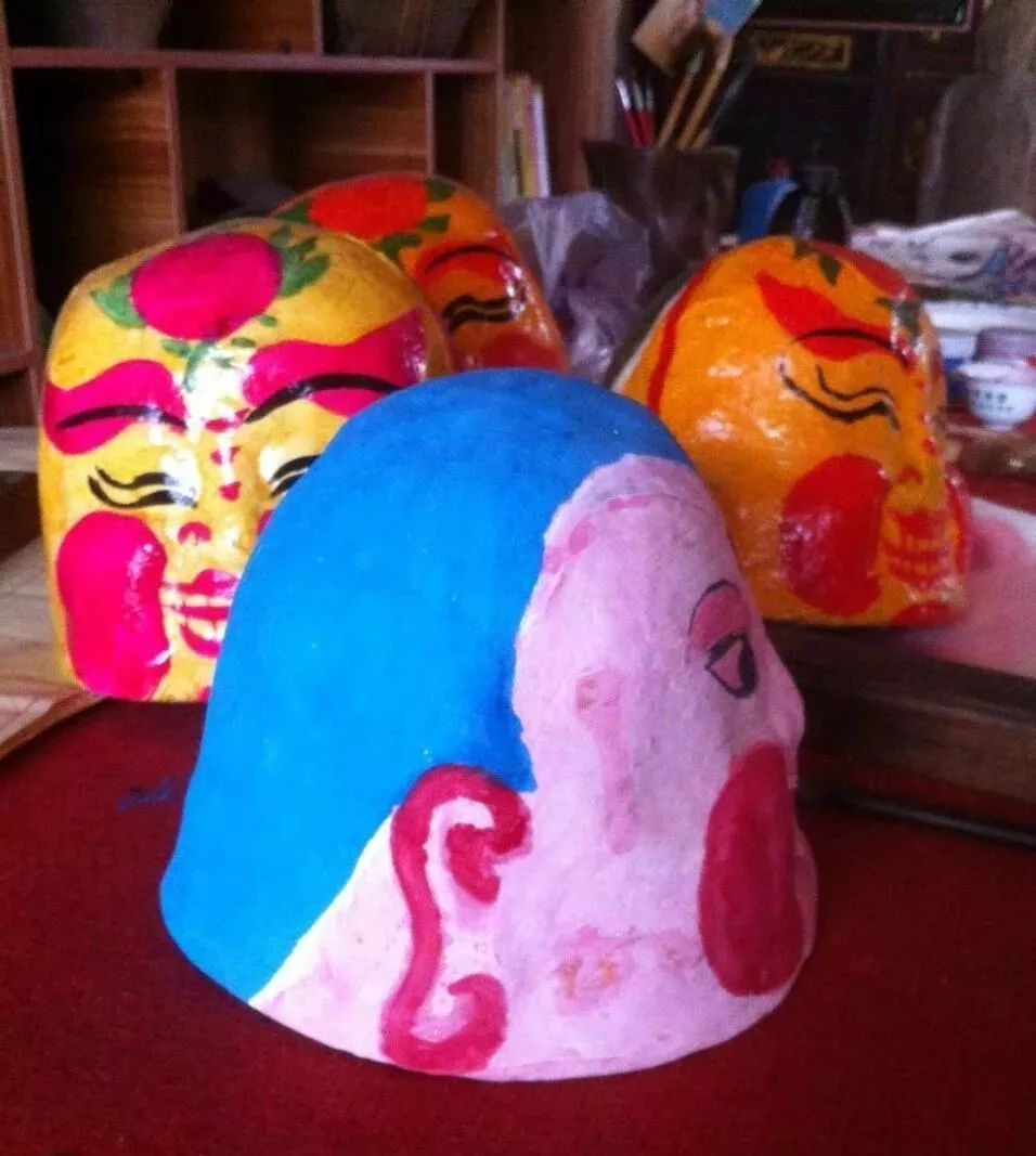 情暖中秋什邡市博物馆开展关爱留守儿童做笑脸面具活动