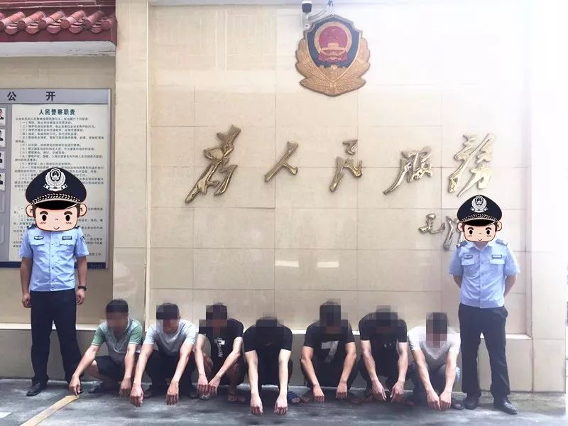 8名违法犯罪嫌疑人在吃宵夜的过程中,一时逞强,不计后果的阻挠民警