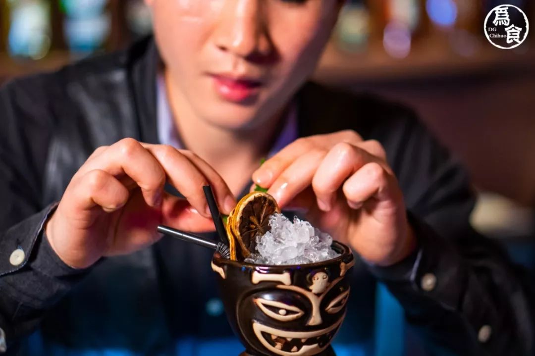 薄荷叶点缀 吸引力十足法国索美特干红葡萄酒来吃西餐一定要配上高级