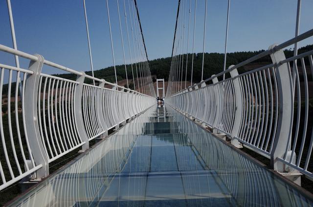 该想国庆假期去哪玩了!本溪新晋网红景点太值得去了_玻璃