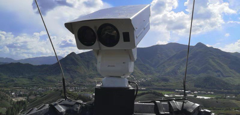 聚力隐患防控】区应急管理局在山林重点区域安装森林消防远程视频监控