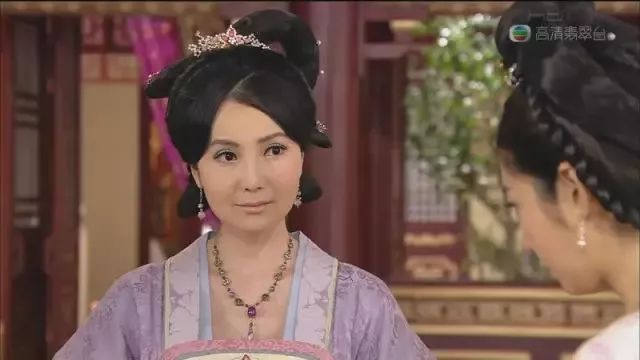 她击败伍咏薇获得亚姐季军却在tvb跑了20年龙套