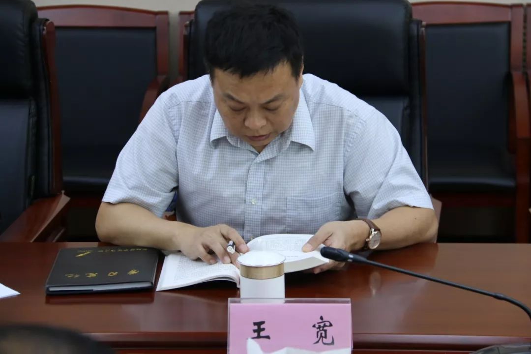 不忘初心牢记使命主题教育区委常委会读书班围绕牢固树