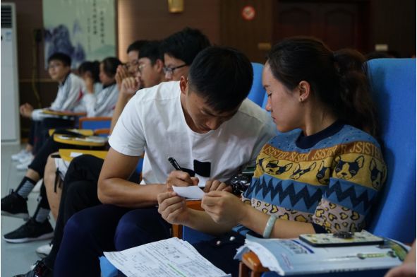 師生投票選舉產生了五位高一年級團總支書記處成員,分別是:劉博涵同學