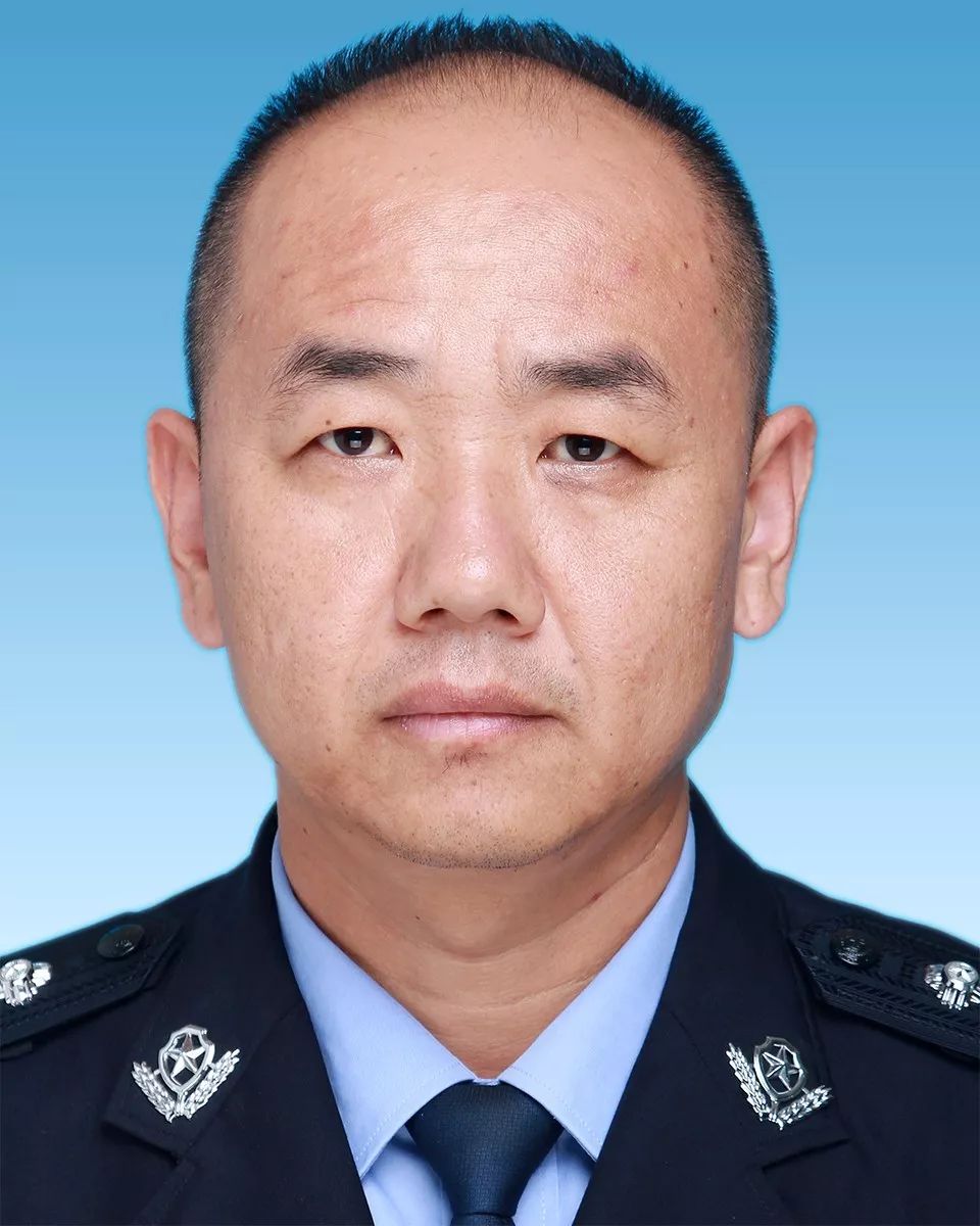 历任澜沧县公安局糯扎渡派出所教导员,所长,县公安局警务保障室主任等