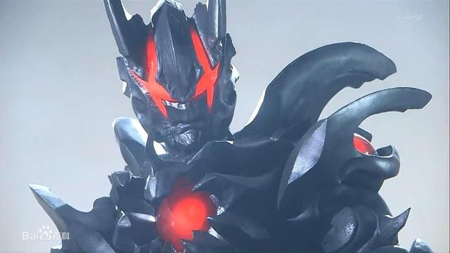 身份是与银河奥特曼敌对的黑暗魔神,并且与银河奥特曼本来是一体的