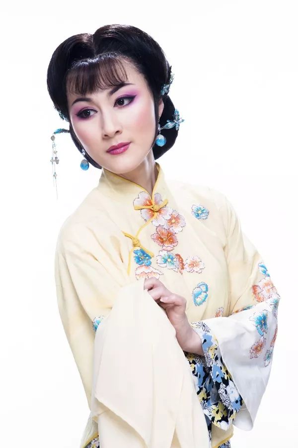 工青衣,师承当代越剧表演艺术家方亚芬.