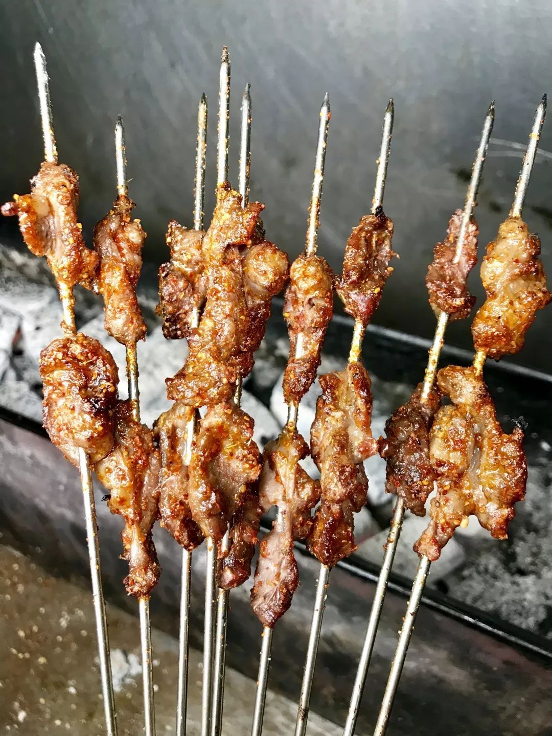 竟有外地大哥坐动车来吃,还隔几天就来一趟!_烧烤