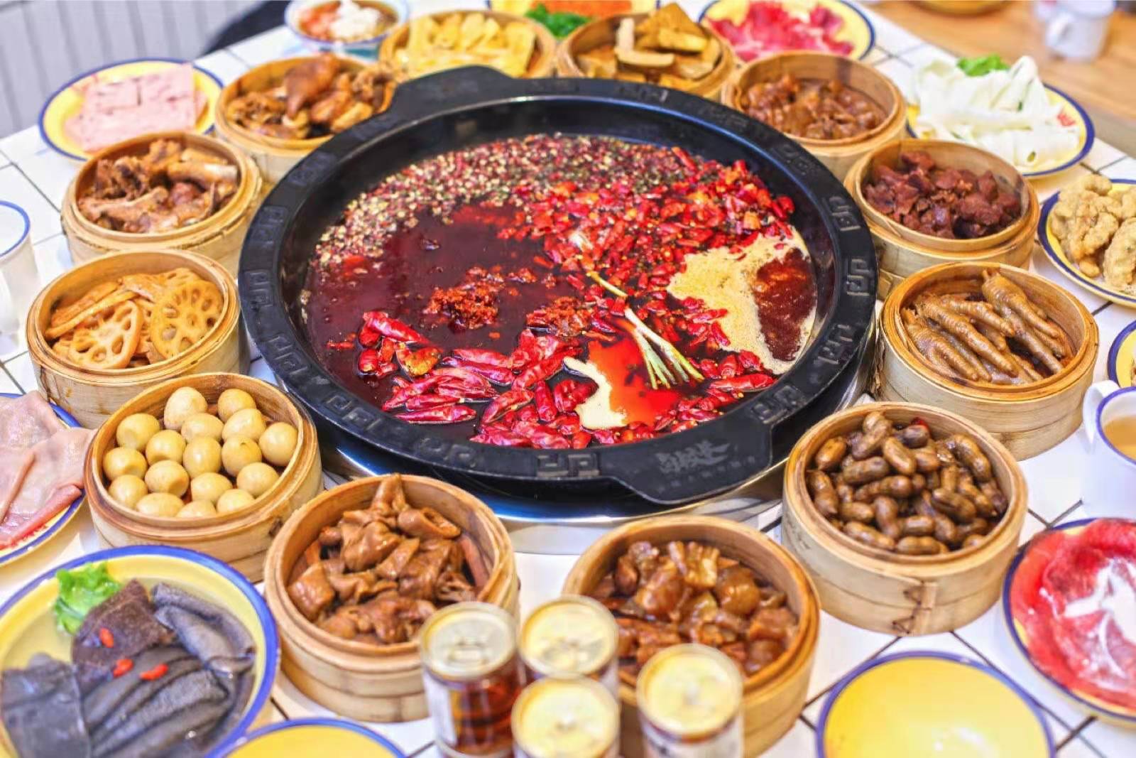 排队三小时都要吃的卤菜火锅,来观音桥了_重庆