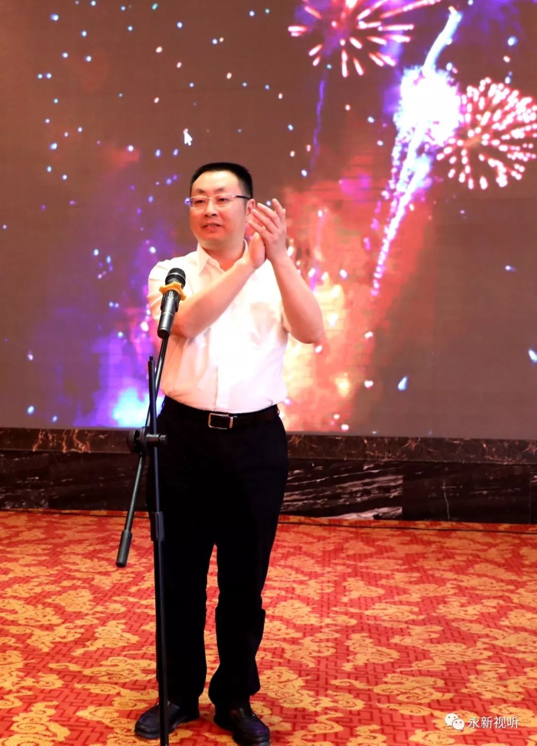 县委副书记,县长孙劲涛化身为代言人,与网红一起直播