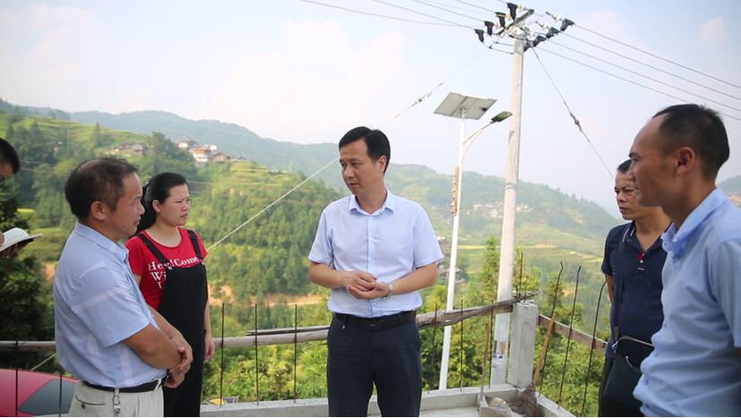 9月15日至16日,县委副书记,县长王春雷深入龙额镇指导调度脱贫攻坚