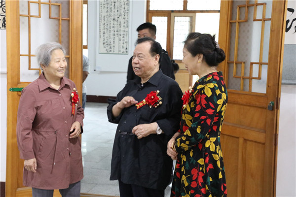 雄县举办迎国庆金秋书画展