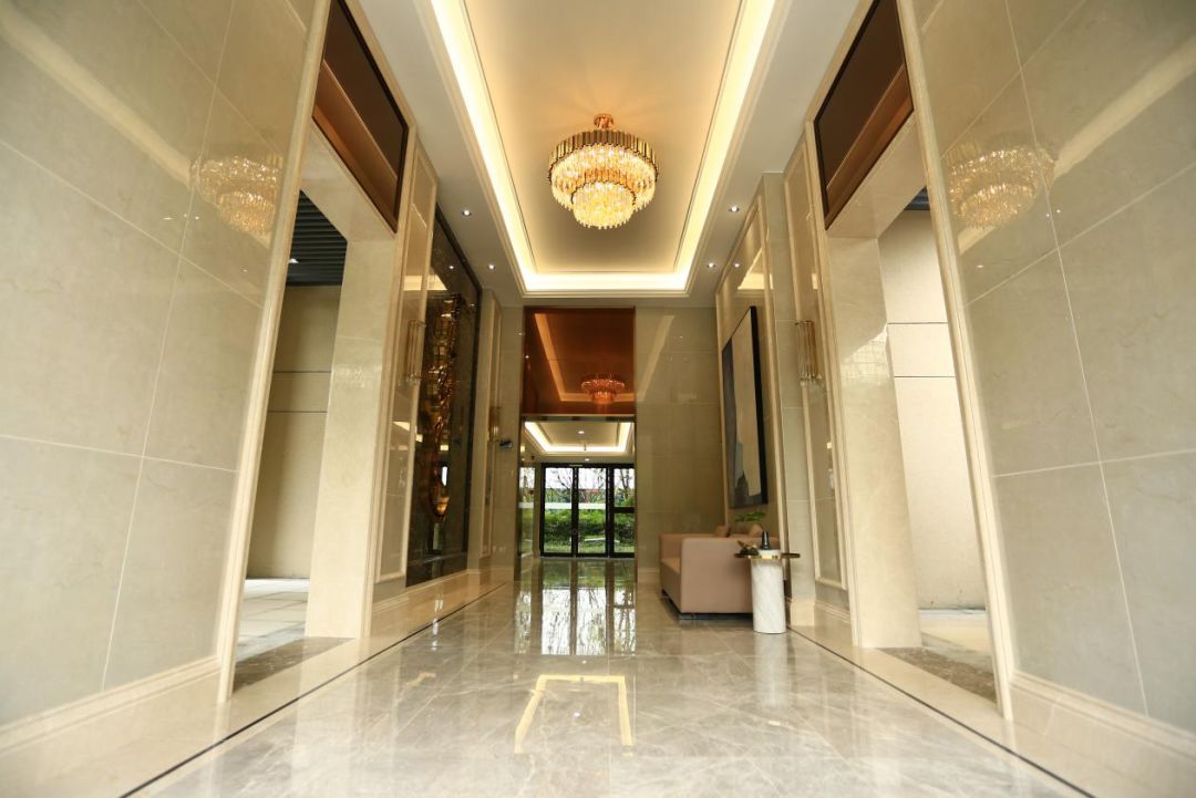 南地块7栋展示图,其余楼栋入户大堂与此效果图存在明显差异四季六院的