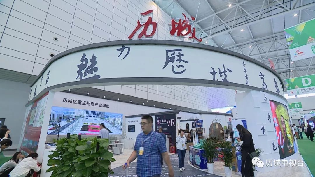 第八届山东省文博会开幕 吴承丙察看历城展厅