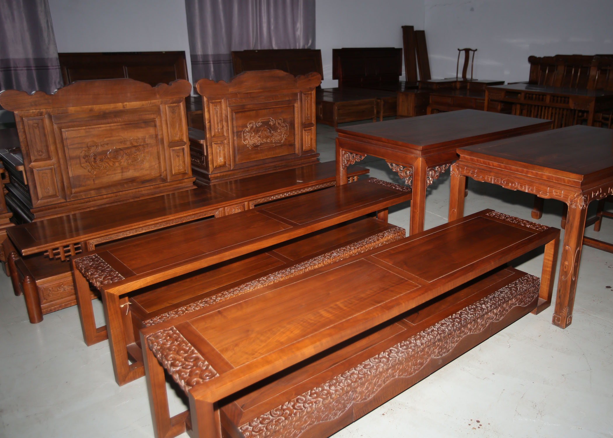 核桃木系列家具深受客户称赞