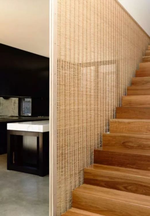 总是觉得楼梯不够有创意,- 楼梯创意-可以用麻绳制作文字,简单的缠绕