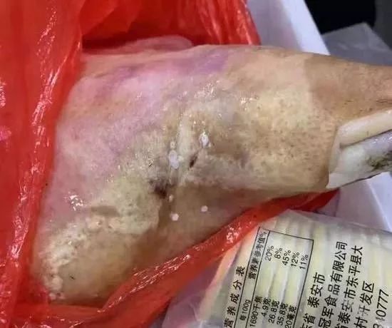 新闻有声0919小学食堂洗衣粉刷盘子用脚刷勺子这样的校长已经被