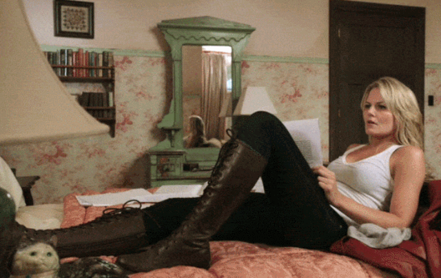 为什么电影里美国佬都穿着鞋上床?