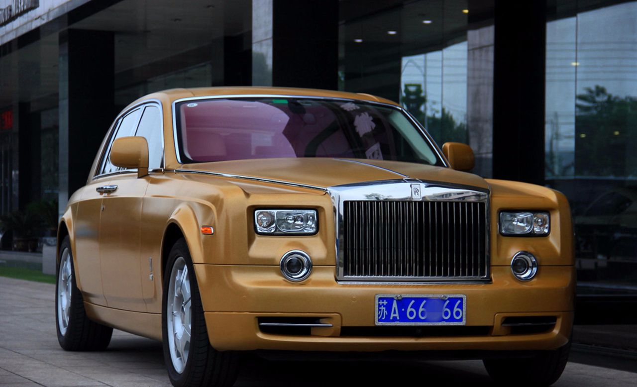 苏a金色幻影,车身上用90斤涂料,内饰用了11张牛皮