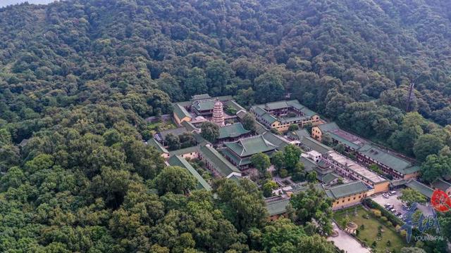 又展现了中原文化与岭南文化的交融,既留下了六祖惠能驻锡南华禅寺传
